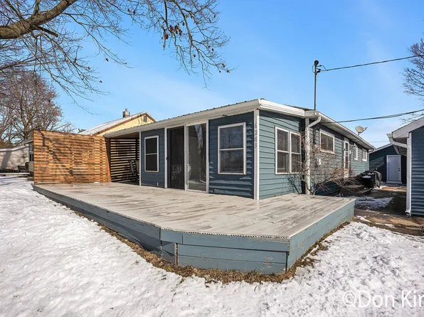 6203 Sunset Bch, Lake Odessa, MI 48849
