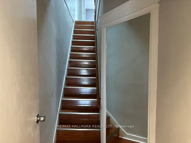 33 Salem Ave #UPPER — Photo 2