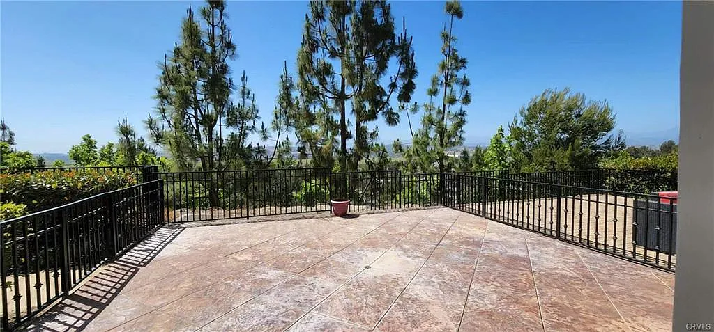2 bed, 2.5 bath, 1619 sqft, $3,500 — Photo 3