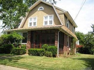 121 Walnut St, Lynbrook, NY 11563