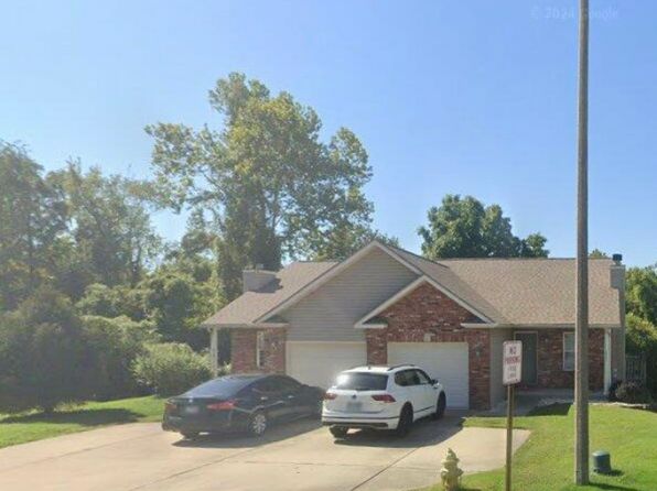 858 Lester Ave