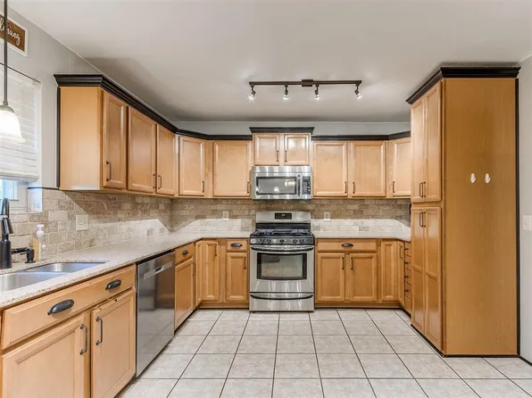 1508 NE 2nd St, Moore, OK 73160