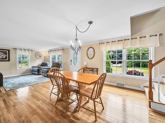 3rd image of 51 Barrington Rd