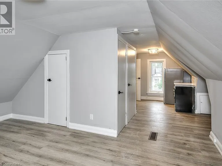 19 Clarence Pl #3 — Photo 9