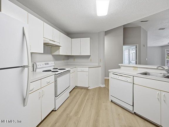 4th image of 100 IRONWOOD Drive #121
