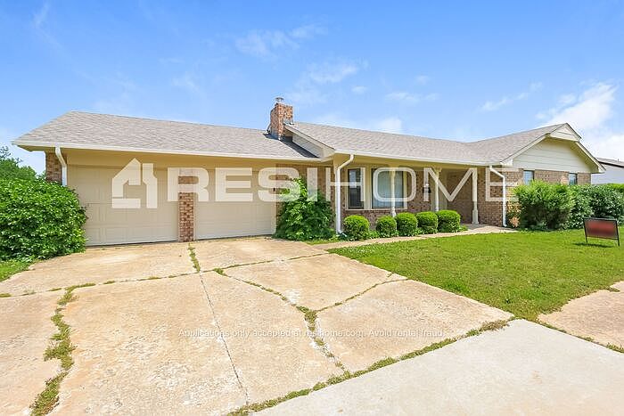 1st image of 504 N Avery Dr