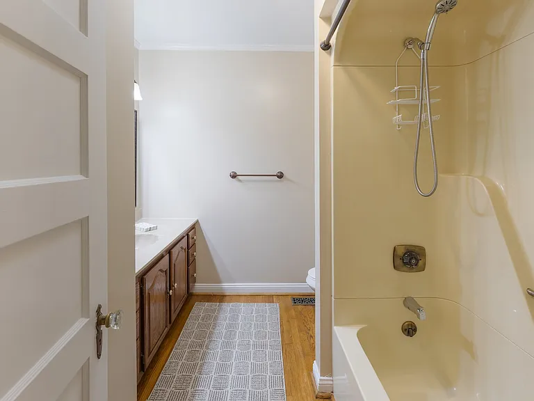 3228 Lakeshore Dr — Photo 27