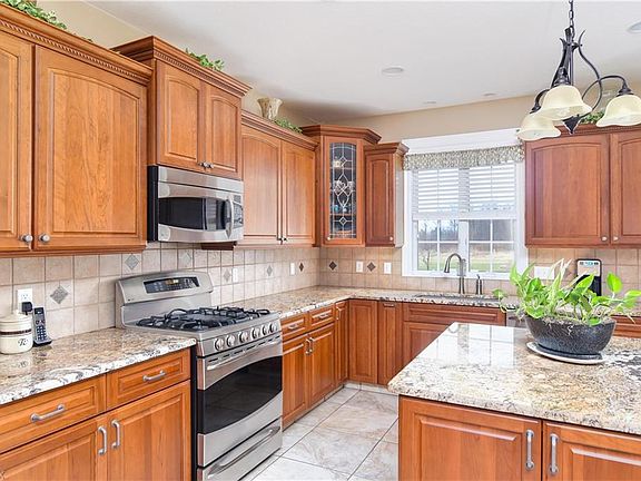 4th image of 143 Dornoch St