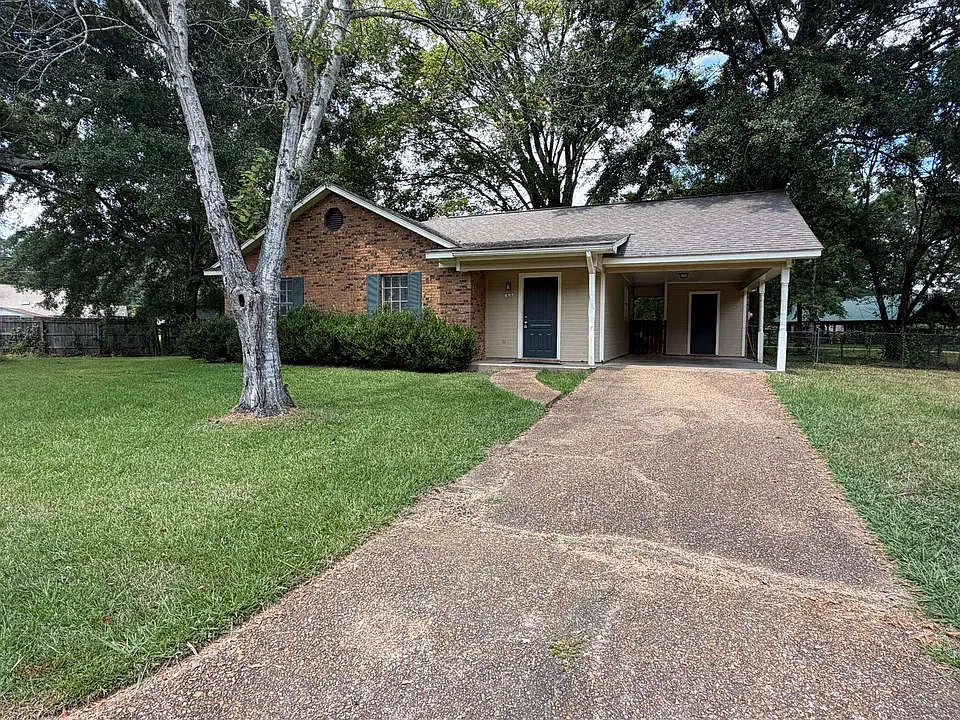 1695 Ravenwood Ln
