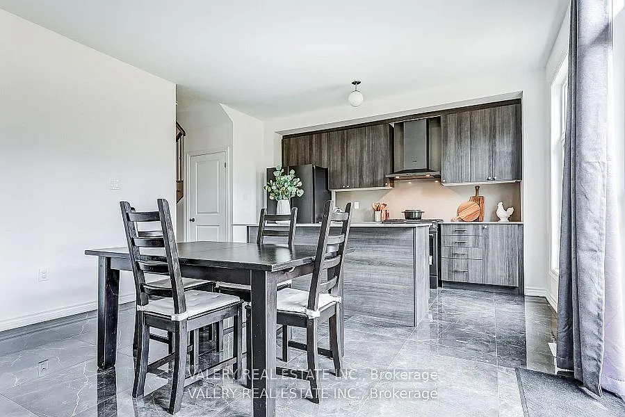 3 bed, $2,900 — Photo 3