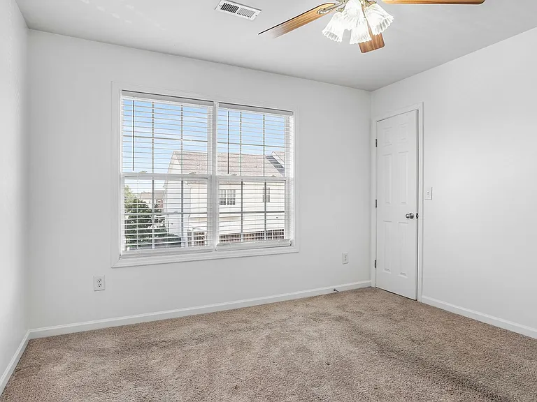 4006 Clinton Ln — Photo 13