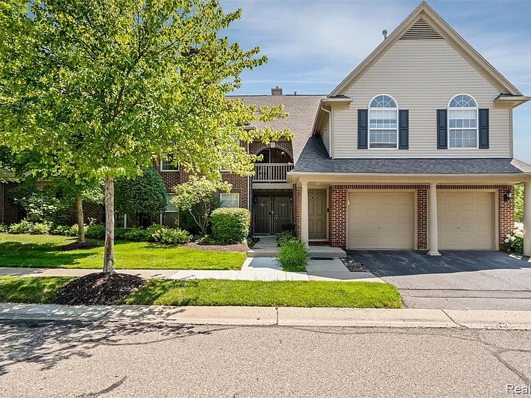 28126 Carlton Way Dr — Photo 1