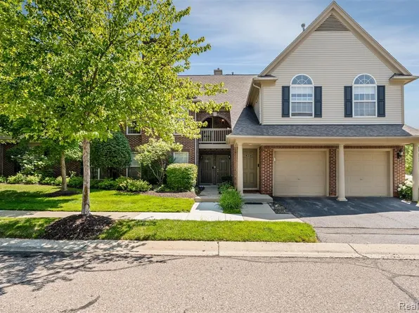 28126 Carlton Way Dr, Novi, MI