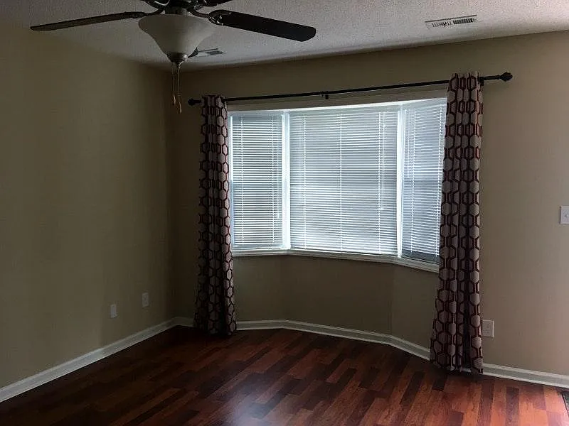 2 bed, 1.5 bath, 1043 sqft, $1,200 — Photo 3