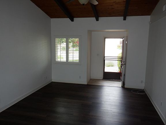 4th image of 409 Consuelo Dr