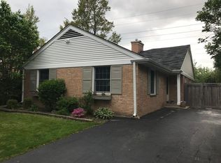 370 Ahwahnee Ln, Lake Forest, IL 60045