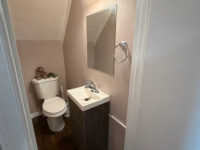 252 E Louther St — Photo 16