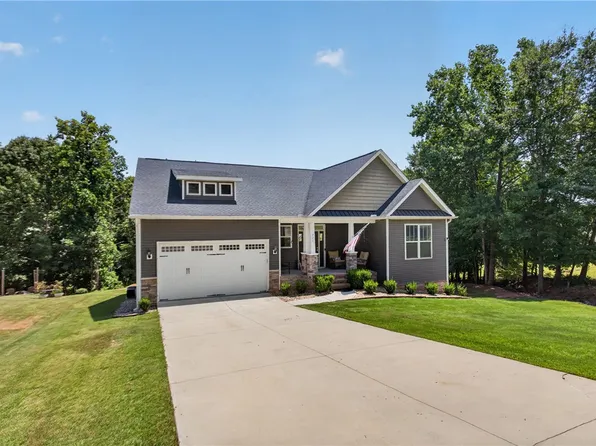 711 Barnes Rd, Seneca, SC 29672