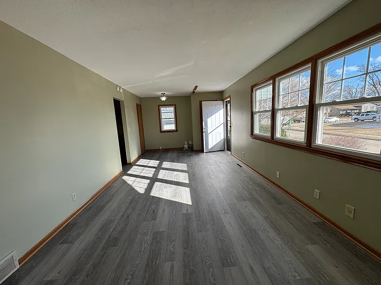 9612 Larimore Ave — Photo 3