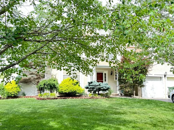 42 Crown Circle, Lakewood, NJ 08701