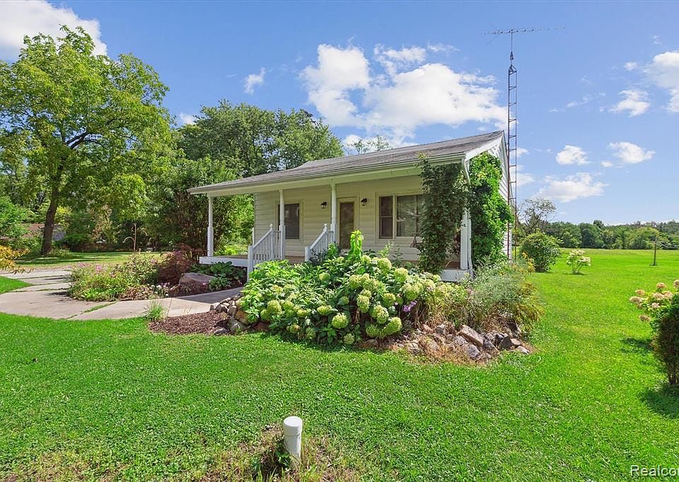 3244 E Grand Blanc Rd, Grand Blanc, MI 48439 MLS 20230078517 Zillow