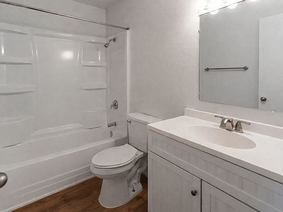 5th image of 420 Arbor Pointe Dr #252
