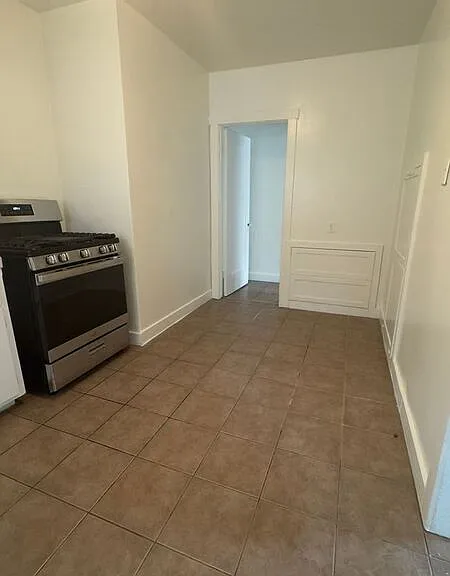 12820 Penn St — Photo 5