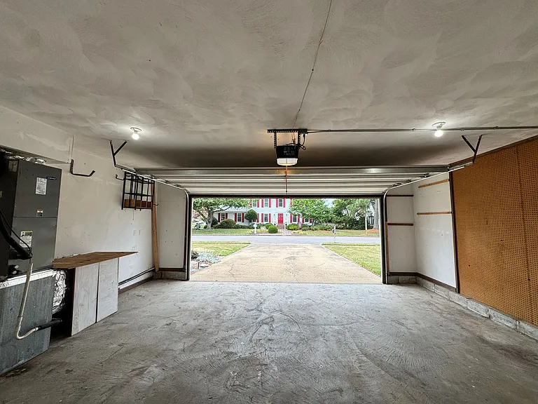965 Commodore Dr — Photo 48