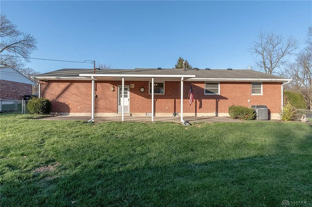 3 bed, 1.5 bath, 1102 sqft, $1,900 — Photo 3