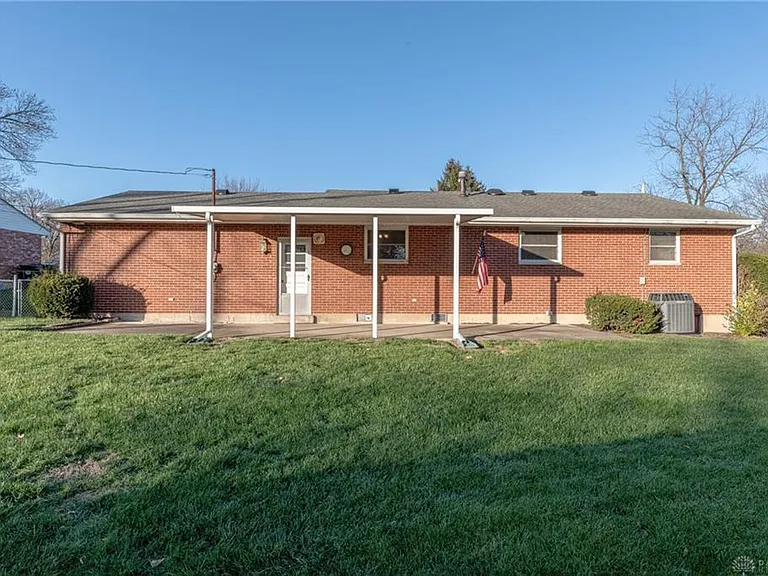 1420 Cloverfield Ave — Photo 3