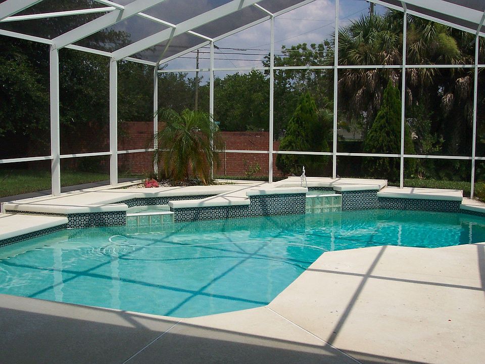 Screened in Pool