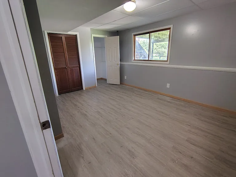 Large 11x17 Bedroom in basemant
3rd bedroom