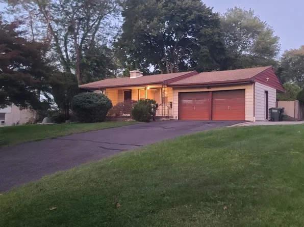 49 Twist Dr, Holland, PA 18966
