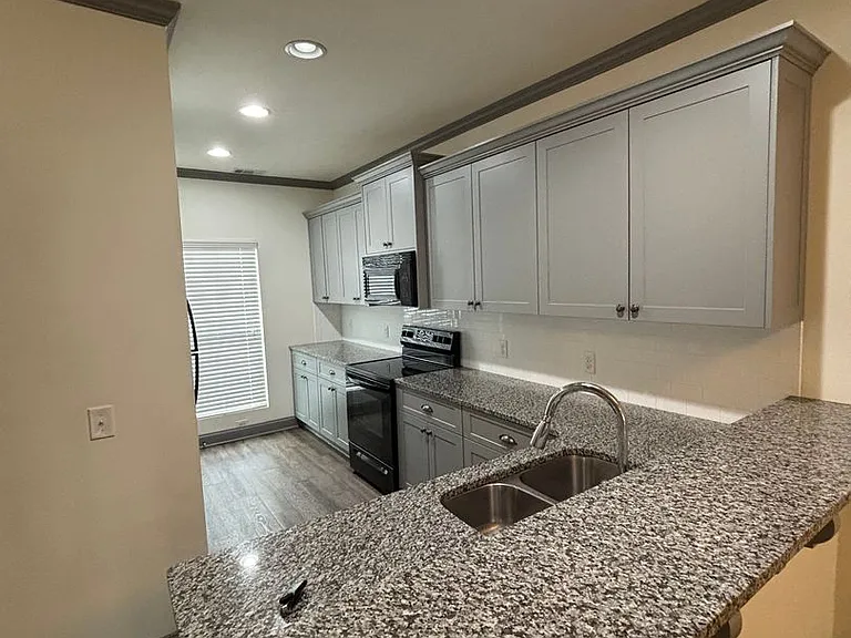 703 Buddy Ct — Photo 2