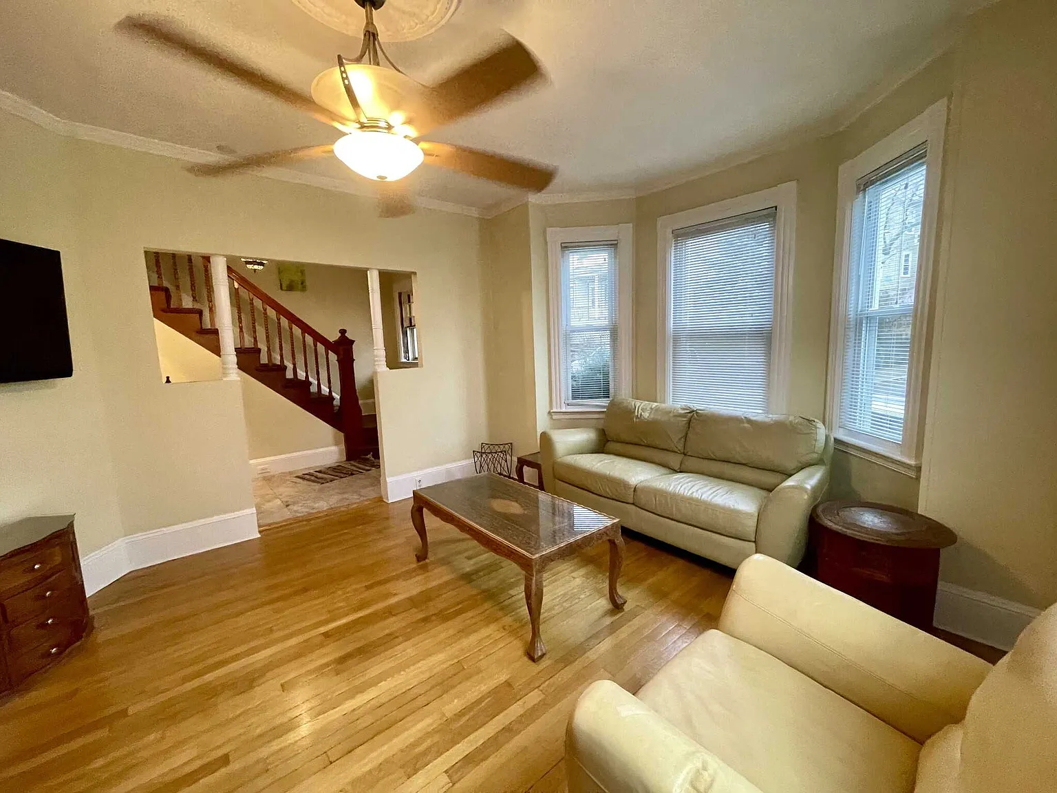 3 bed, $4,000 — Photo 2
