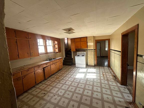 5th image of 205 W Grant St