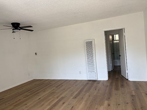 3rd image of 2656 S Barrington Ave APT 2