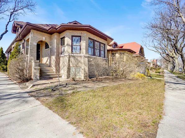 6200 N Maplewood Ave, Chicago, IL 60659