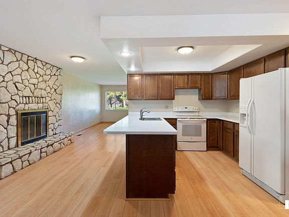 2nd image of 997 S Three Fountains Dr #D-3