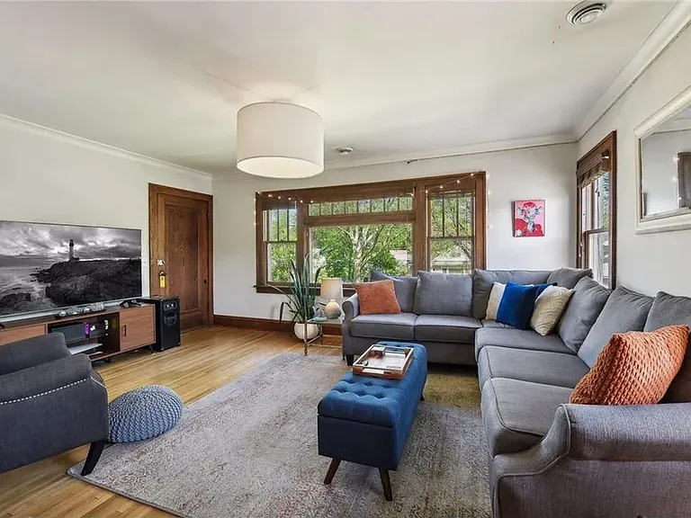 2334 Benjamin St NE #UPPER — Photo 2