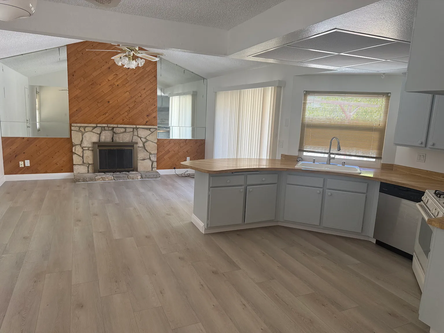 3 bed, 1398 sqft, $2,300 — Photo 4