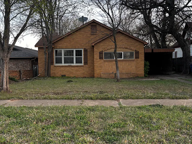 1037 W Hickory Ave — Photo 1