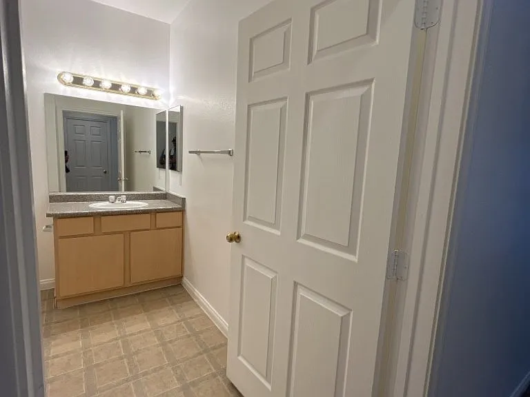 4915 E Russell Rd #142-8 — Photo 17