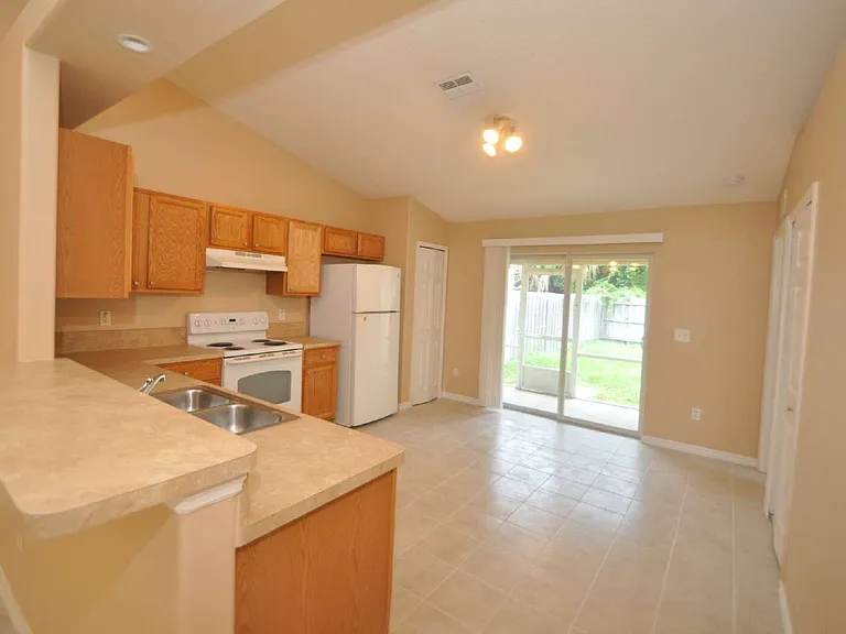 69 Rose Dr #B — Photo 9