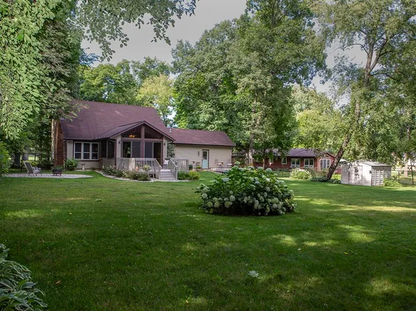 1377 Hommen Rd, Deerfield, WI 53531