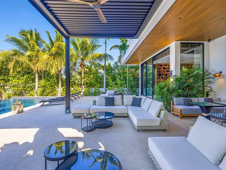 200 W Rivo Alto Dr — Photo 11