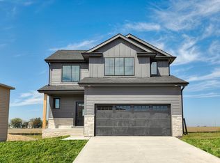 18151 Alpine Dr, Clive, IA 50325