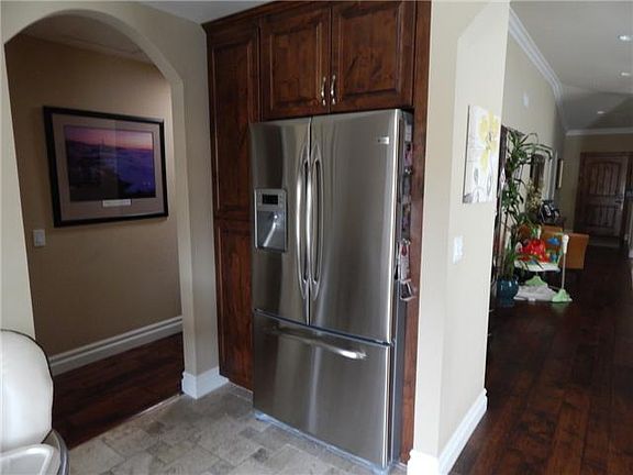 5th image of 10807 Pointed Oak Ln