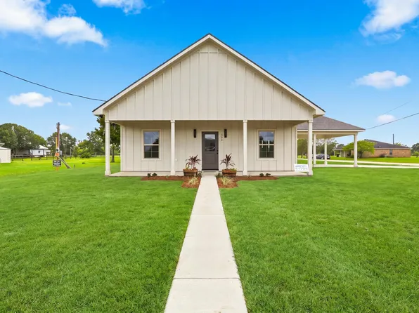 393 David Dr, Thibodaux, LA 70301