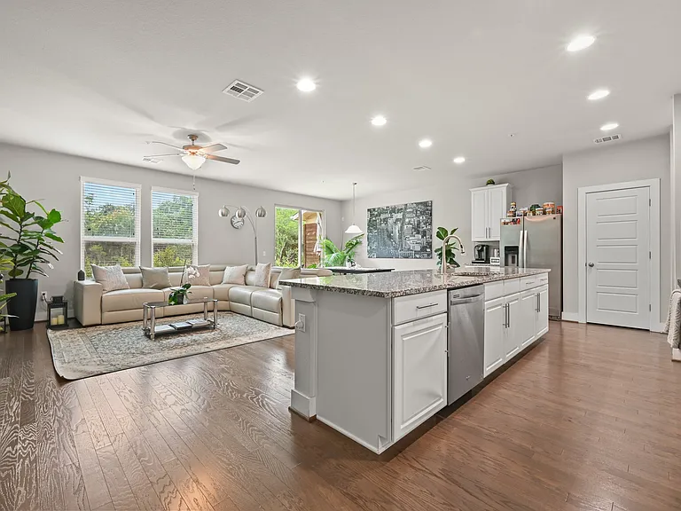 311 Bridgeford Dr — Photo 5